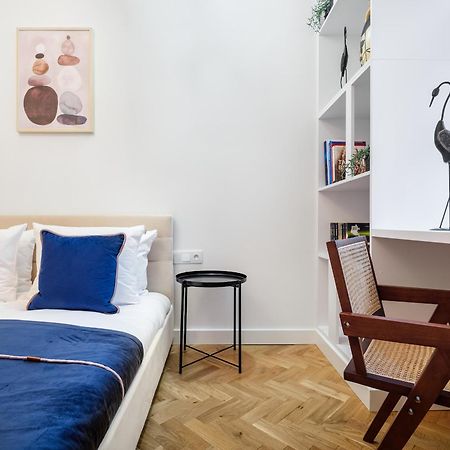 Tyzenhauz Apartments Krowoderska Street Krakow Bagian luar foto