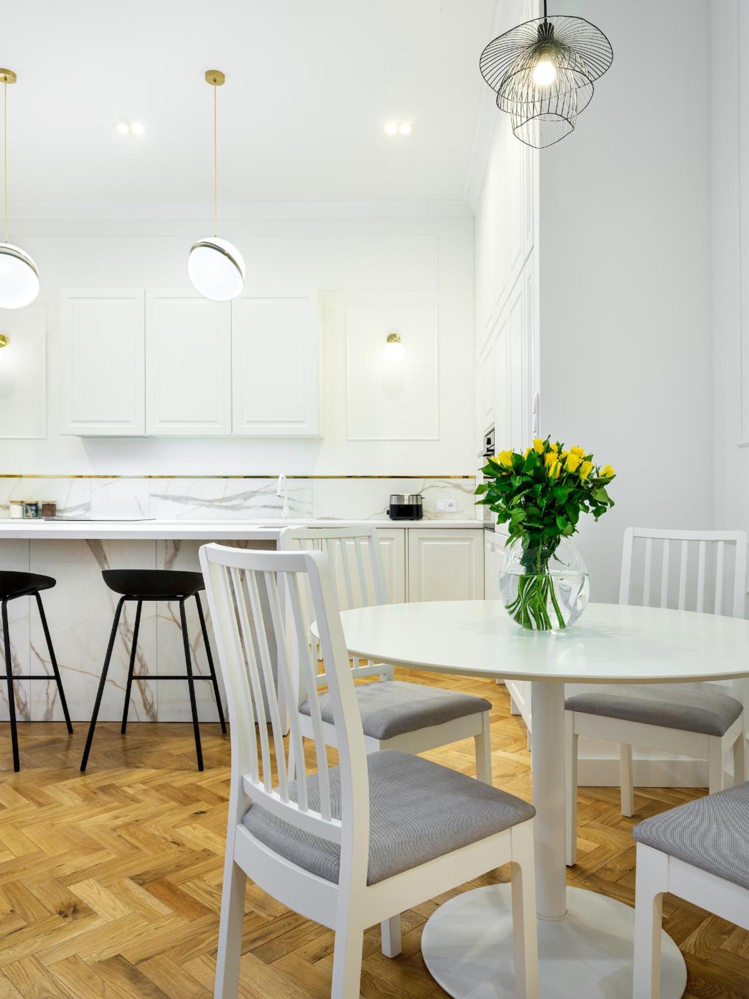 Tyzenhauz Apartments Krowoderska Street Krakow Bagian luar foto